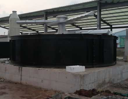 Chicken manure fermentation tank